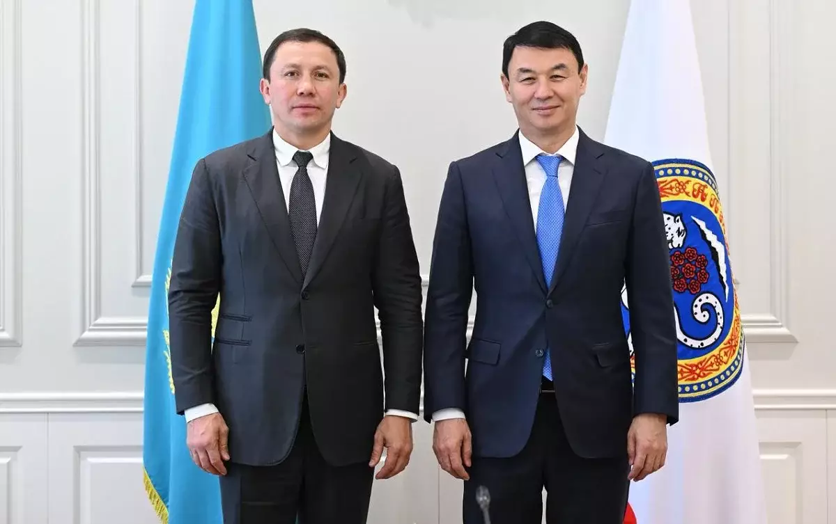 Дархан Сатыбалды мен Геннадий Головкиннің жұмыс кездесуі өтті