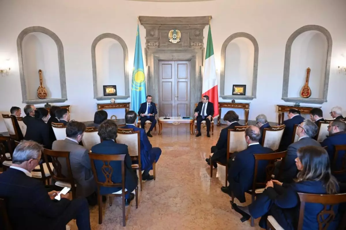 Маулен Ашимбаев рассказал о проводимых в РК реформах экспертам Италии