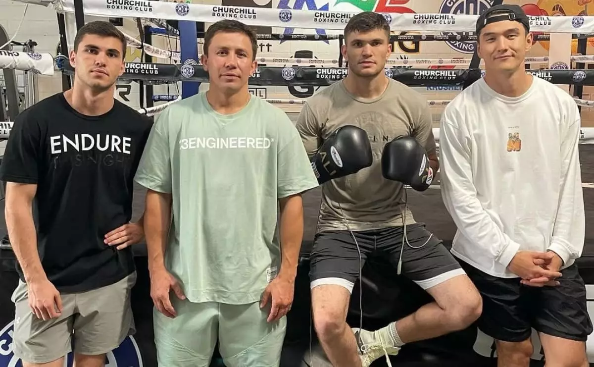 Нұрлан Сабуров қазақ боксшыларын жігерлендірді