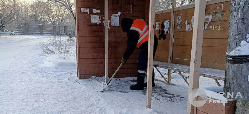 Что семейчане думают о чистке снега на улицах: опрос Arnapress.kz