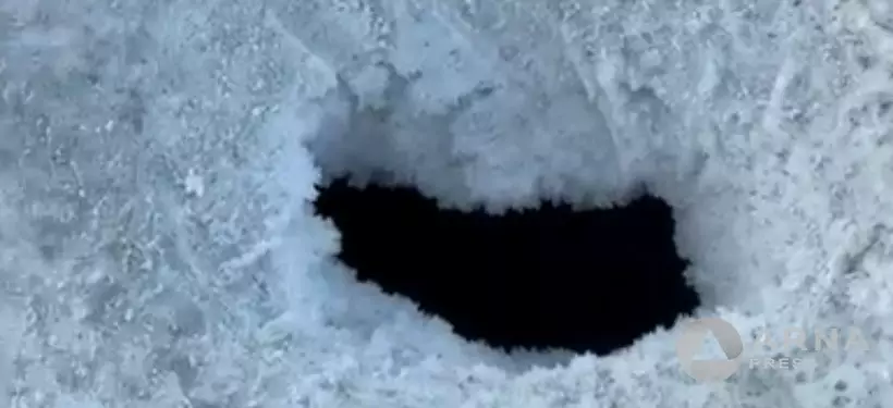 О яме на одном из перекрестков предупреждают семейчане