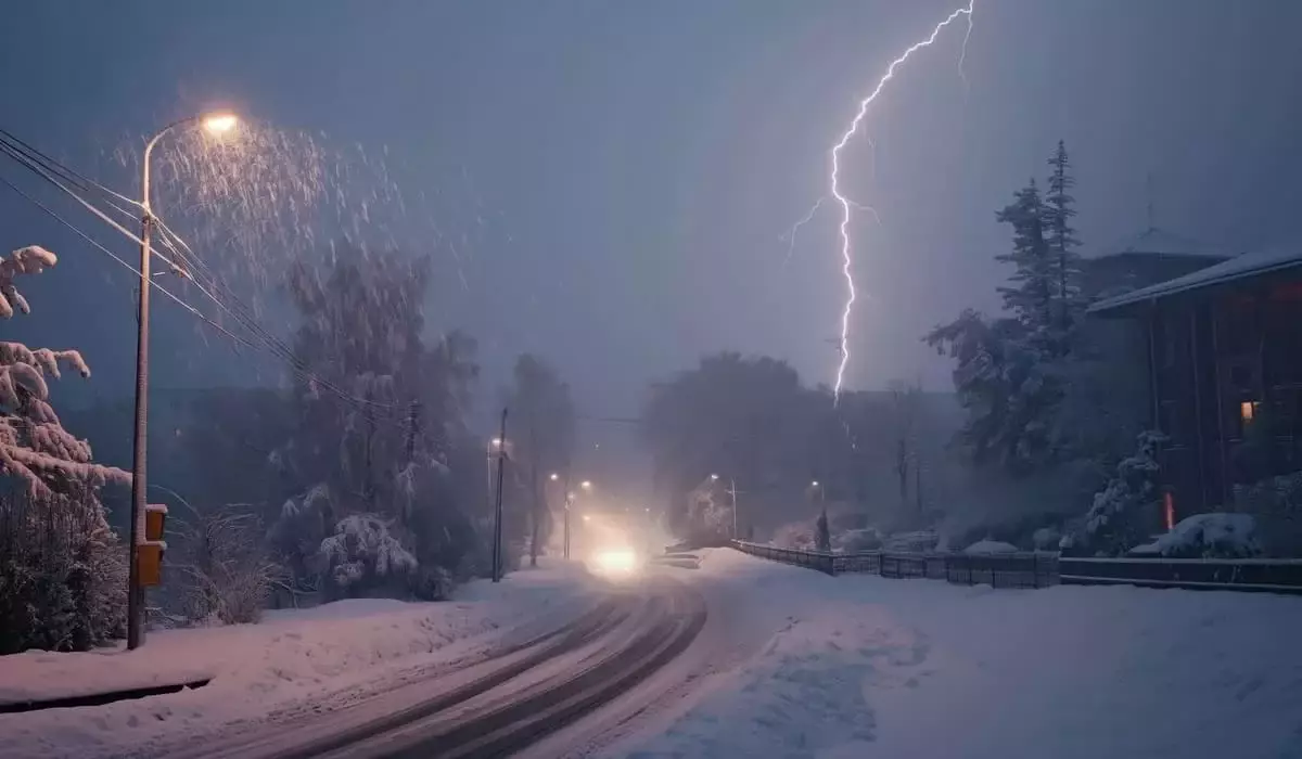 Погода резко ухудшится в Казахстане: метели и ветер свыше 30 м/с