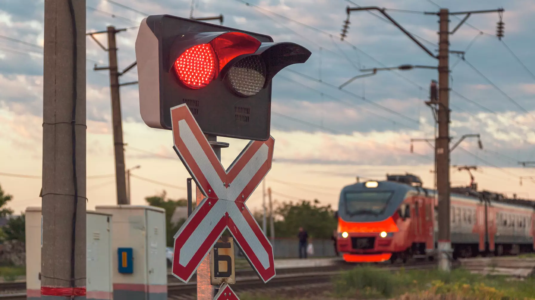 “Бағдаршамның қызыл сигналына қарамастан…” Шұғыл! Қарағанды облысында сұмдық апат орын алды