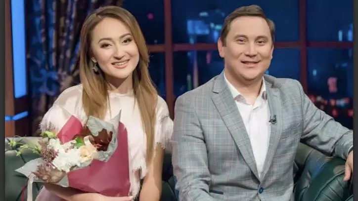 «Ұят болды»: Қайрат Әділгерей әйелінен “таяқ жеді” (ВИДЕО)