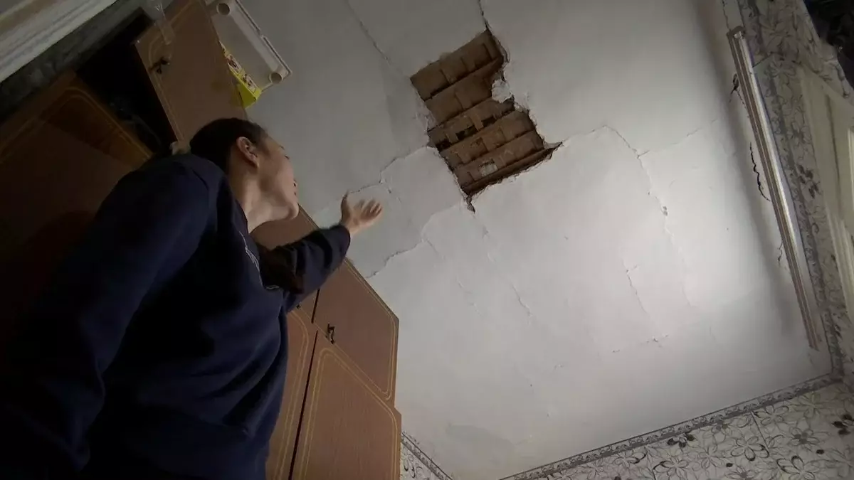 Аварийный дом: в Актобе шесть семей живут в невыносимых жилищных условиях