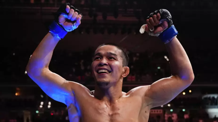 Официально: Асу Алмбаев получил мейн-ивент против экс-чемпиона UFC!