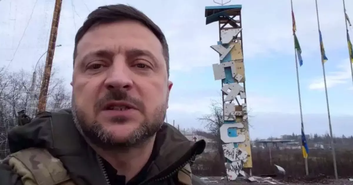  Зеленский Ресей “басып алған” Купянск қаласына барды 