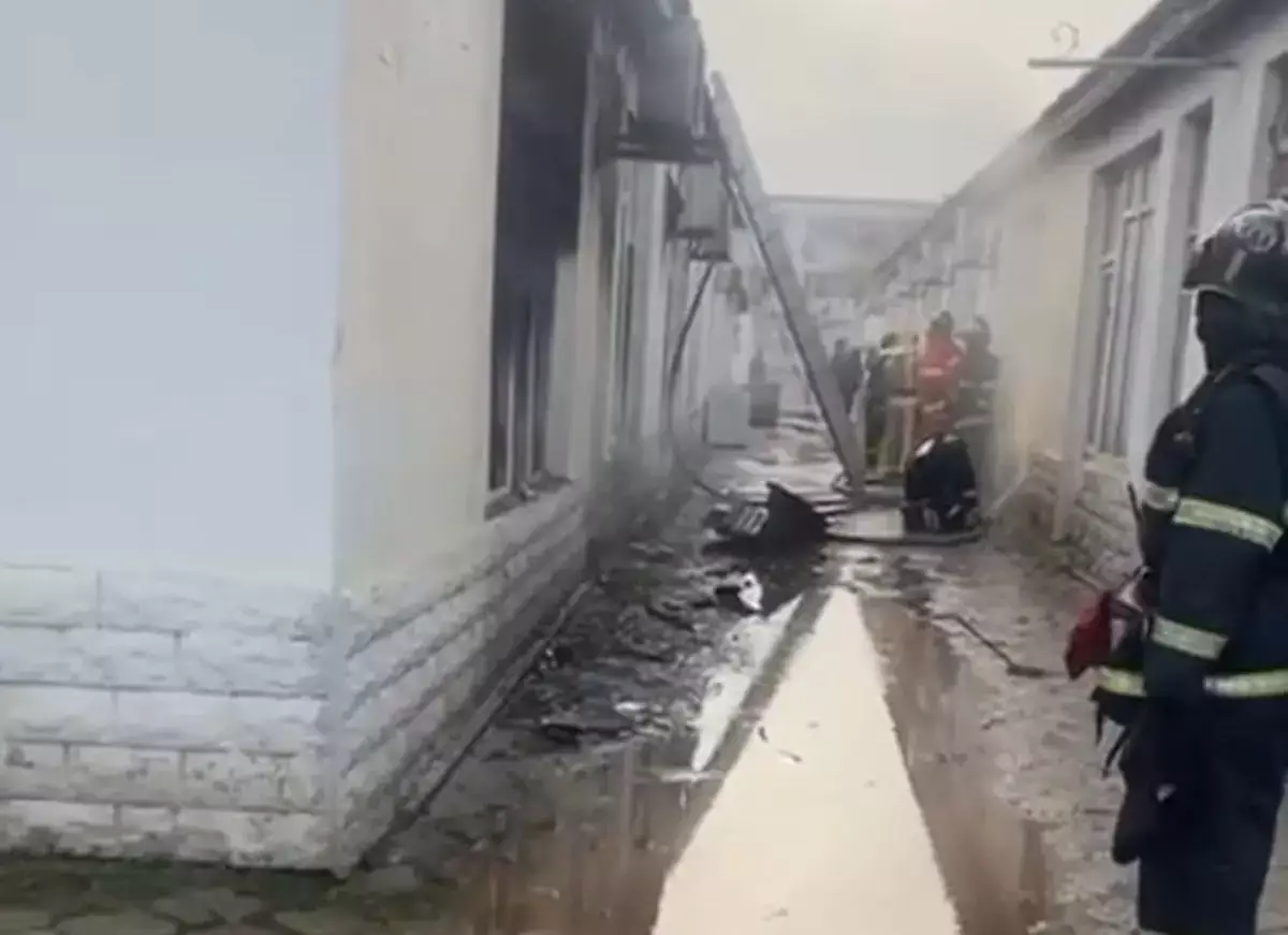 Подробности пожара на рынке в Актау. Видео - новости на Lada.kz 12.12.2025