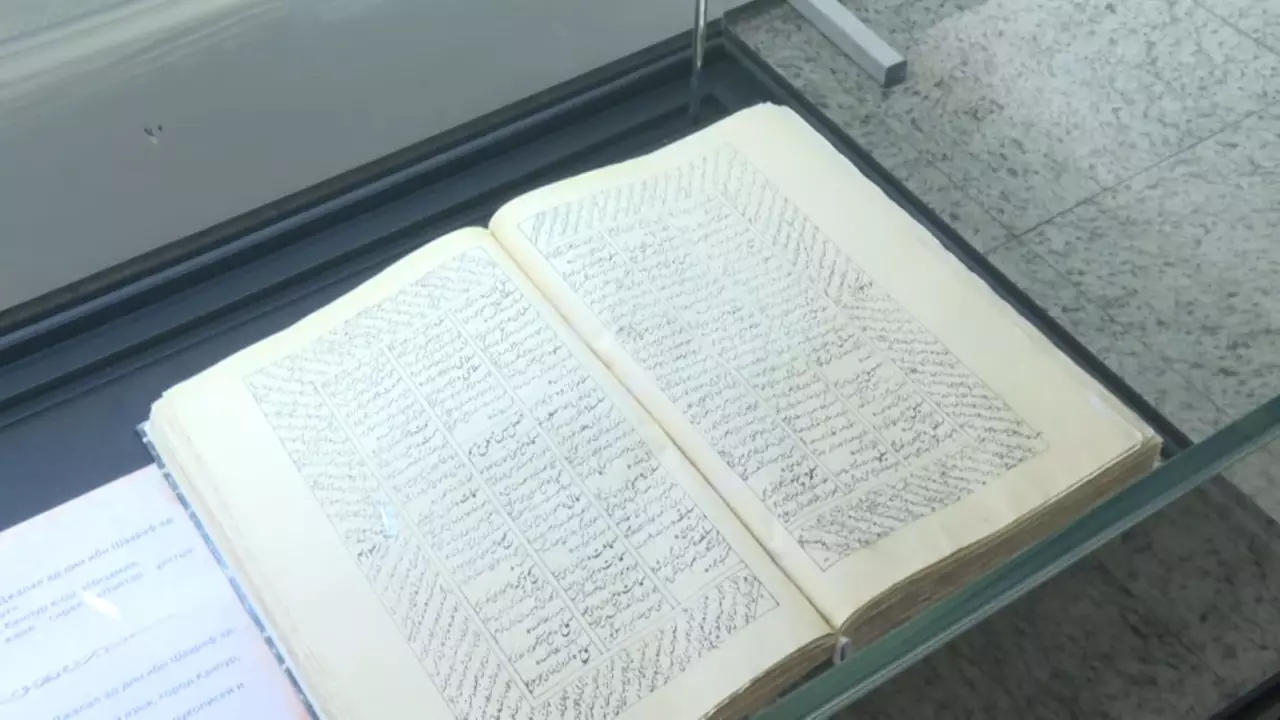 Қазақстанға Ираннан көне қолжазбалардың көшірмесі әкелінді