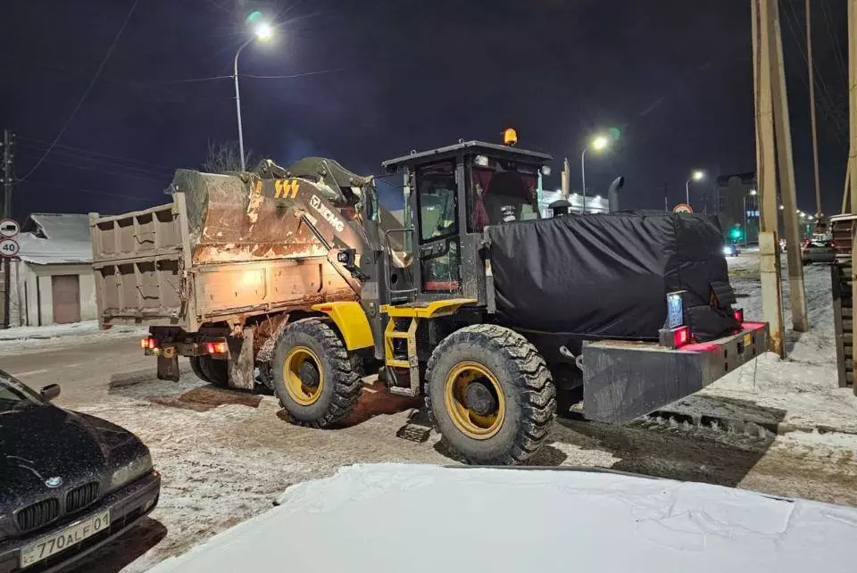 В Астане к уборке снега привлекли почти 1000 единиц техники и более 400 рабочих