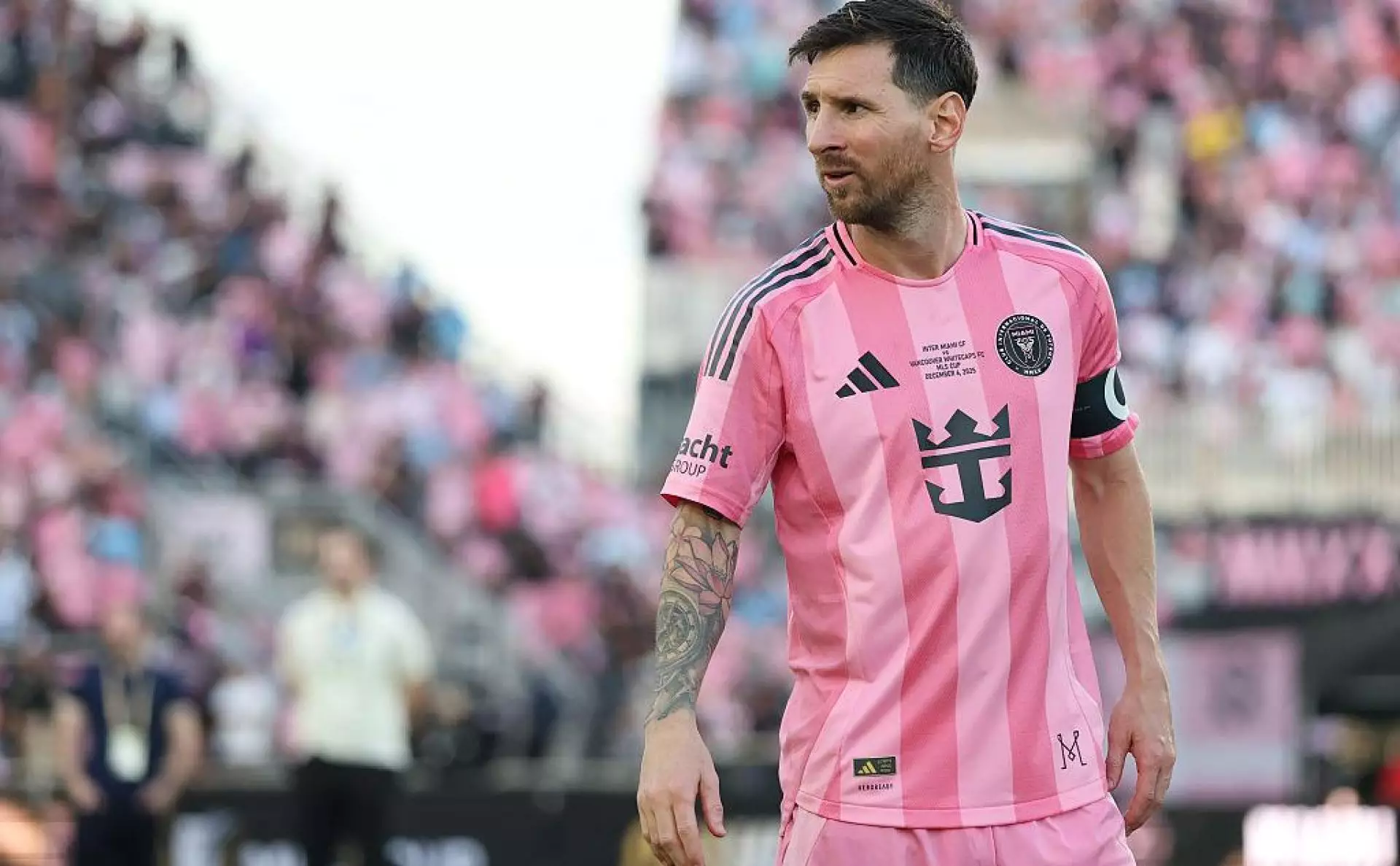 В Индии построили гигантскую статую Месси высотой с дом