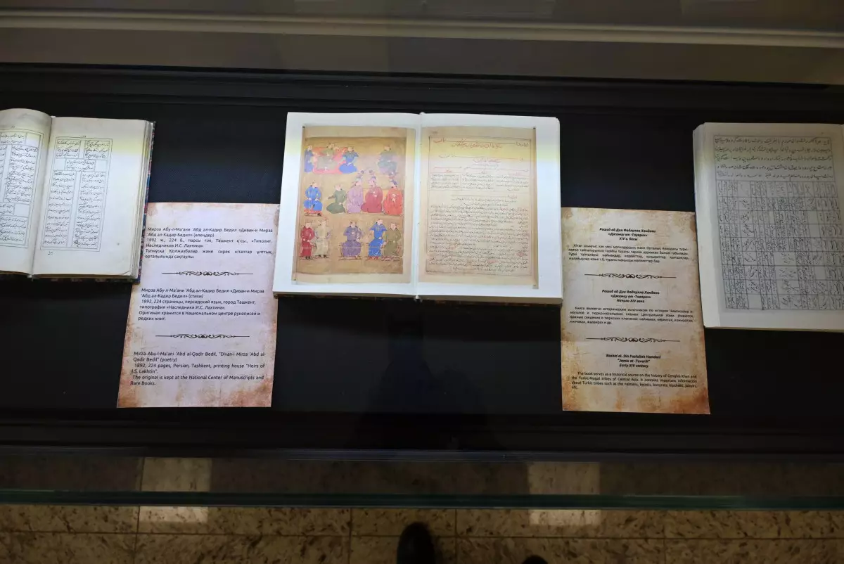 В Астане впервые показали персидские рукописи о Казахском ханстве