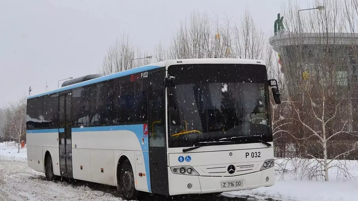 Движение трех пригородных автобусов приостановили в Астане