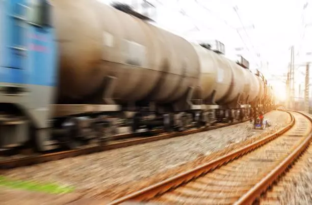 Китай впервые отправил партию авиационного керосина в Казахстан.