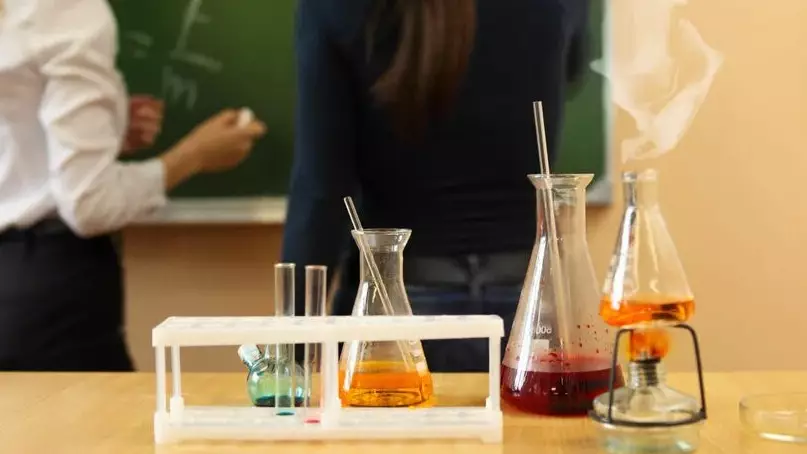 Теріскейде сабақ кезінде өрт шығып, мұғалім күйіп қалды