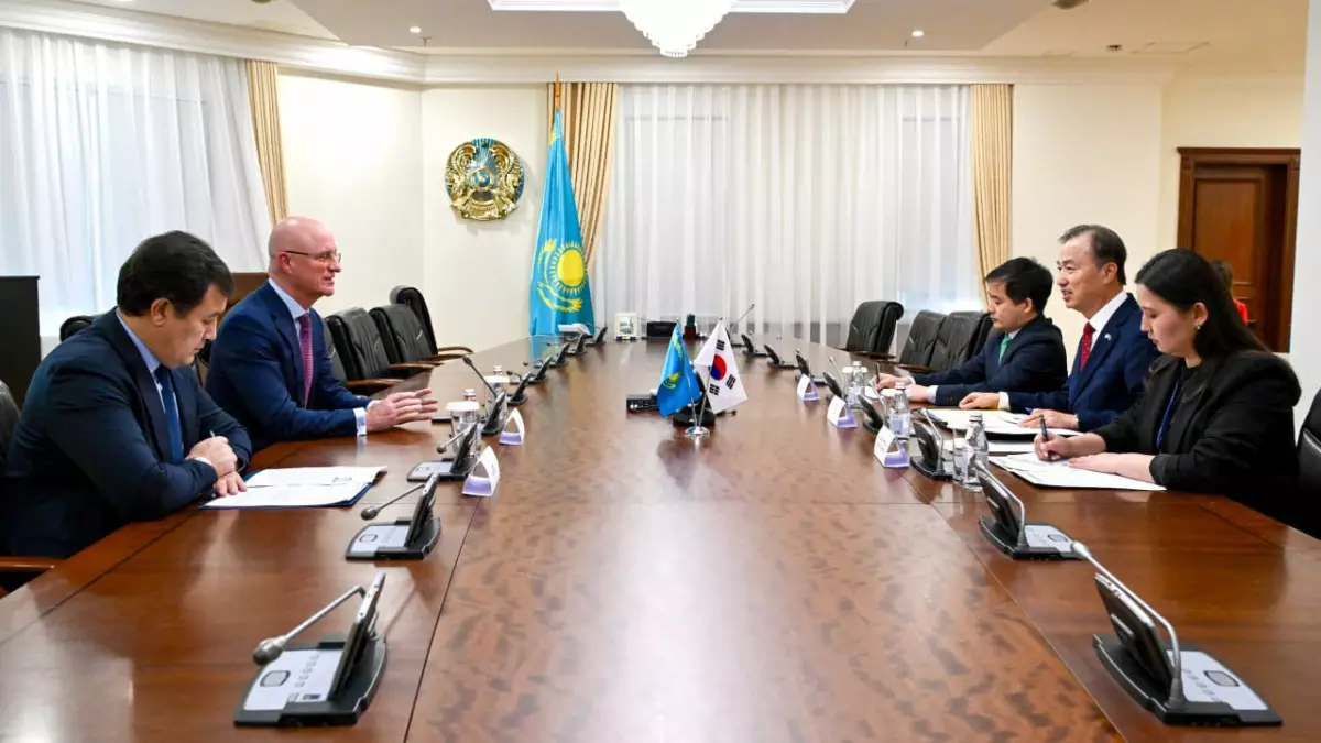 Роман Скляр Корея Республикасының Қазақстандағы елшісі Чжо Тэ-икпен кездесті