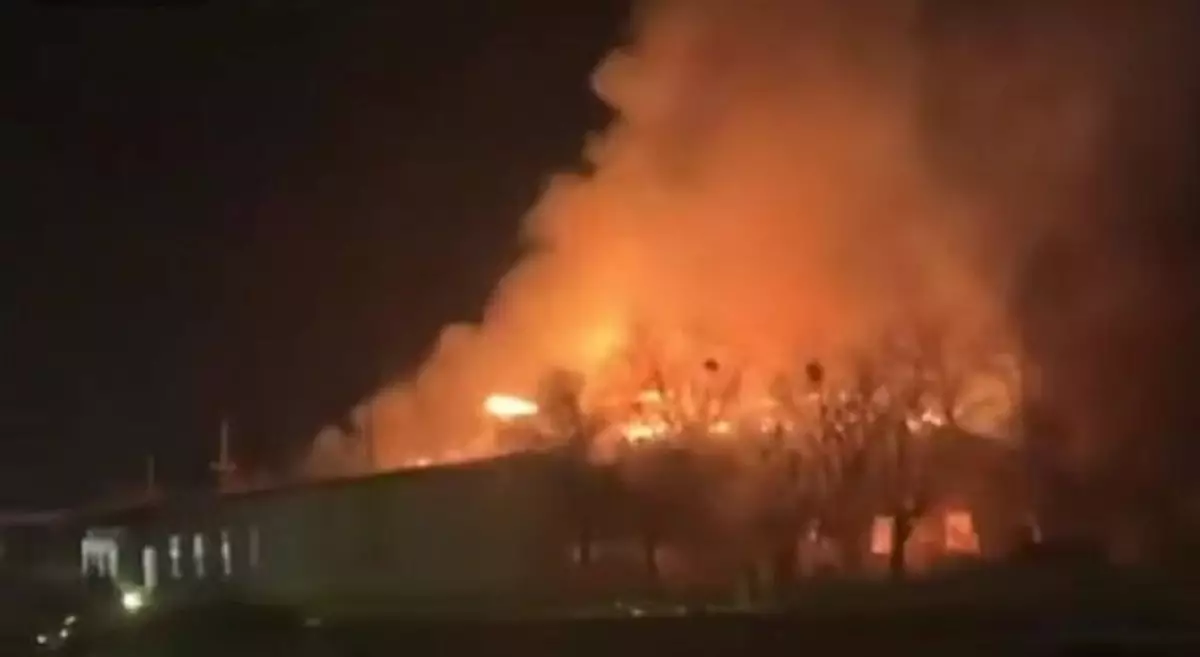 Два человека погибли при взрыве газового баллона в кафе в Карагандинской области