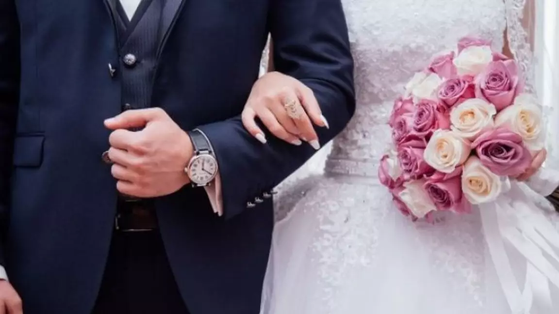 Алматыда сексен бес жастағы ата мен сексен жастағы әже некелескен 