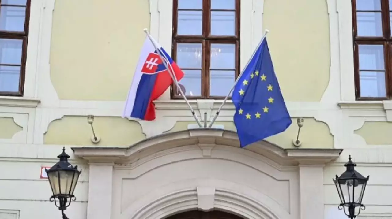 Закон об осведомителях утвердили в Словакии