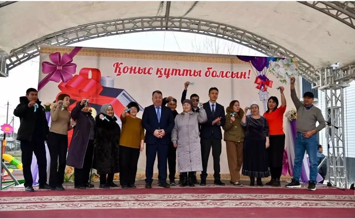 Тәуелсіздік күні: Түркістан облысында апаттық жағдайда тұрған баспана тұрғындарына жаңа пәтер берілді