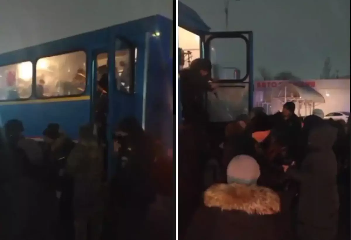 Жүк көлігімен соқтығысқан: Қарағанды облысында автобус жолаушылары эвакуацияланды