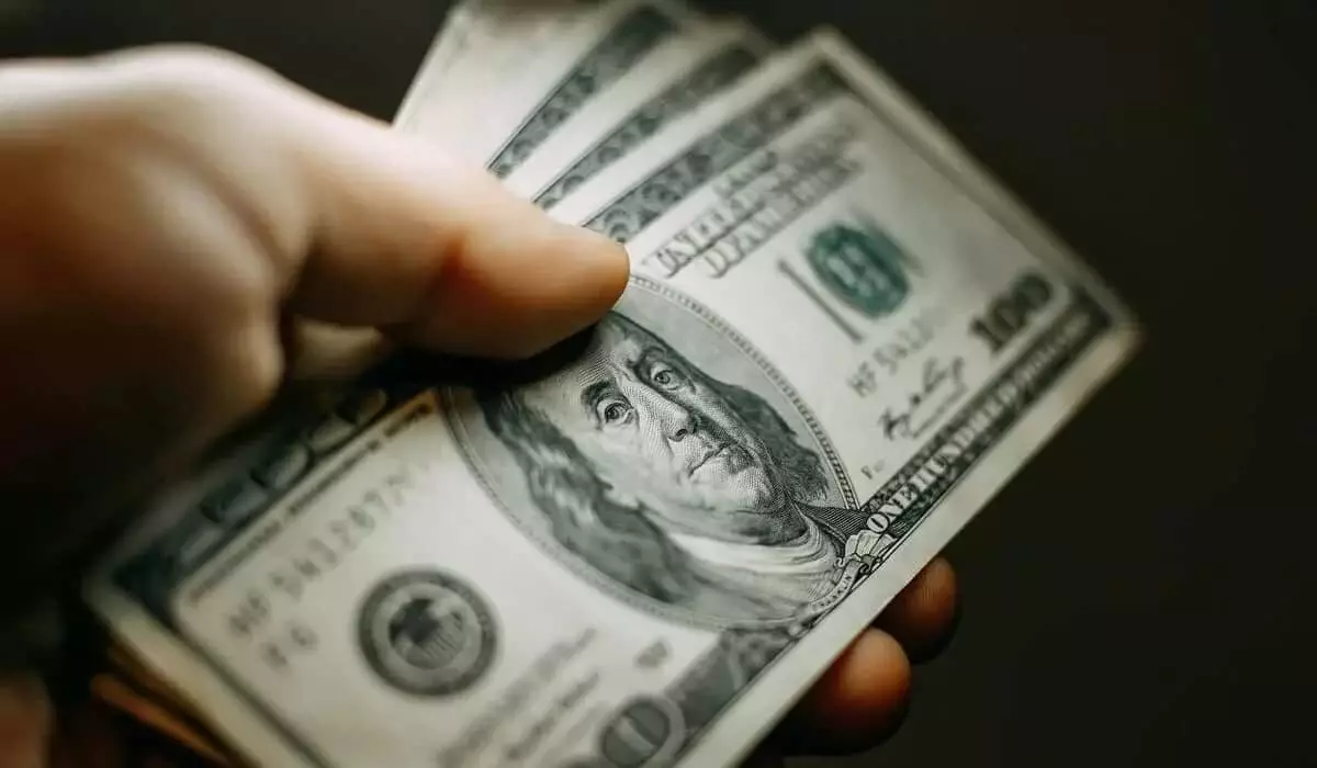 Казахстанцам показали «дешевый доллар» – и тут же забрали: что дальше