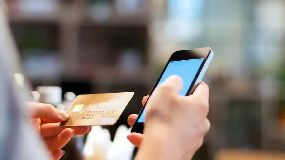 Кому заблокируют счета за “неправильные“ мобильные переводы в Казахстане