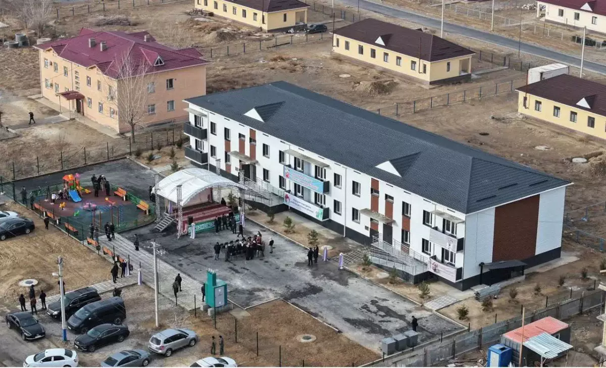 «Қазатомөнеркәсіп» апаттық жағдайда тұрған баспанада өмір сүрген отбасыларға жаңа шаңырақ сыйлады