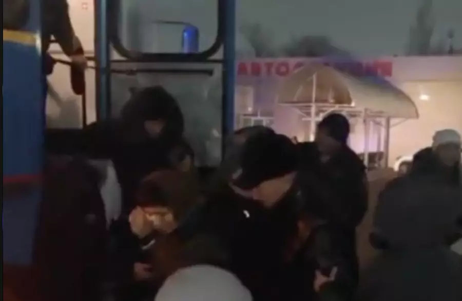 Қарағанды облысында автобус жол апатына түсті: 48 адам эвакуацияланды