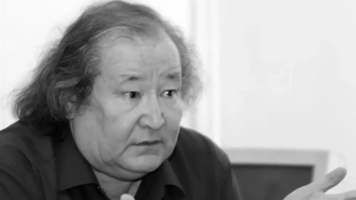 Марқұм режиссердің өкінішке толы ескі видеосы жұрттың талқысына түсті