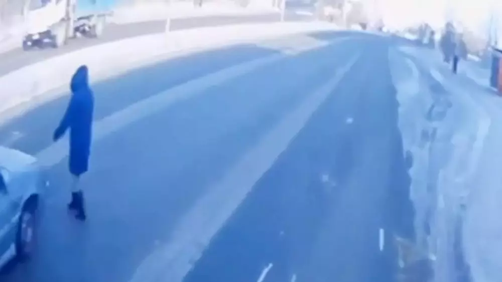 68-летняя женщина погибла под колёсами автомобиля в Костанае