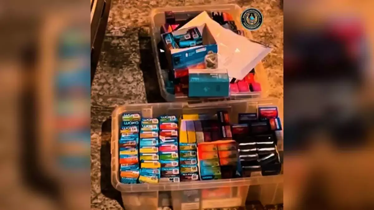 Партию вейпов изъяли у водителя в центре Караганды (ВИДЕО)