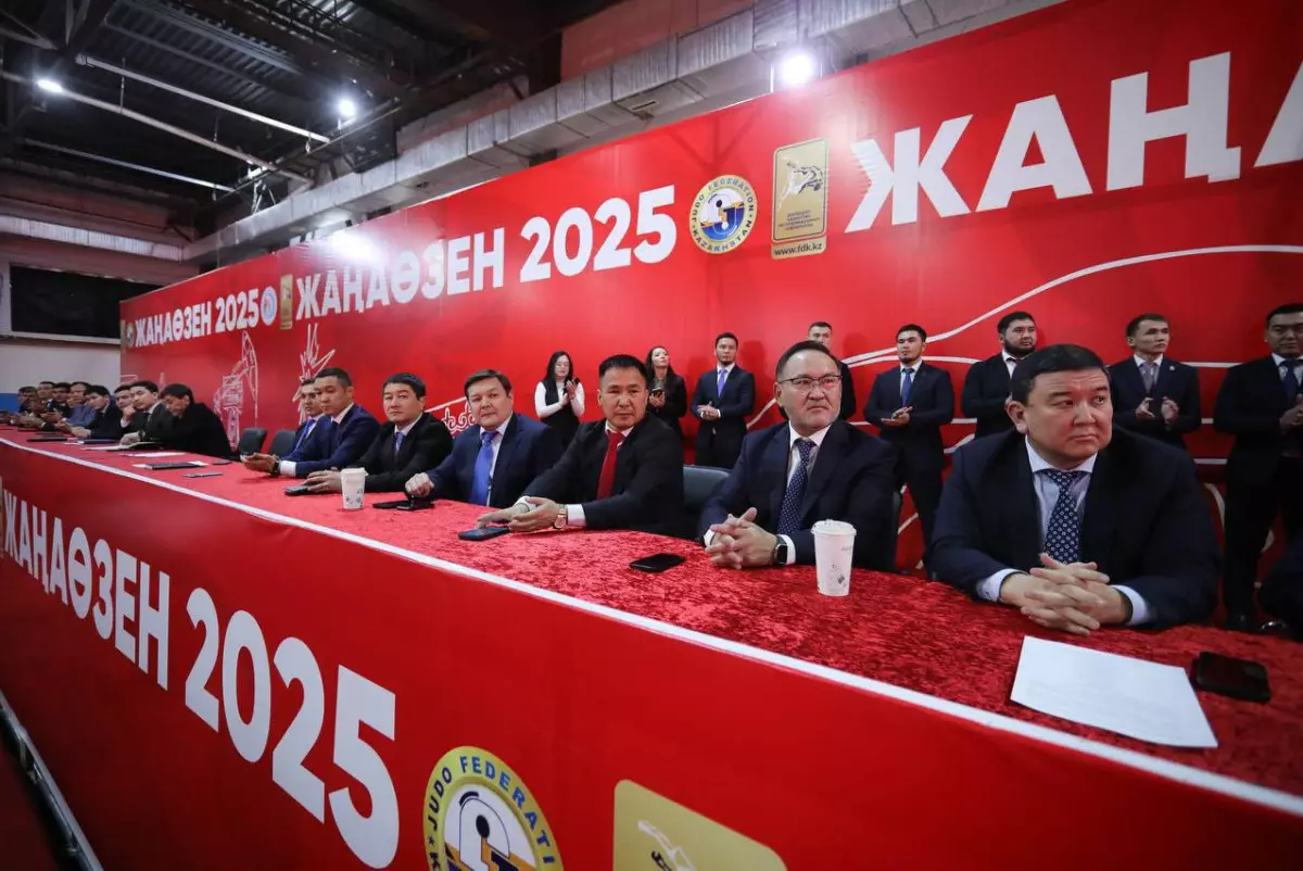 В Жанаозене открыли школу, акиматы и спортивные объекты