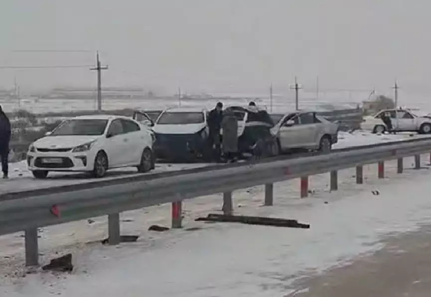 Один погиб и двое пострадали в результате массового ДТП в Акмолинской области