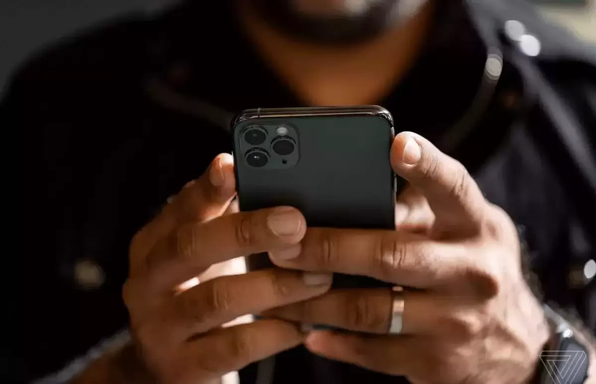 Мошенники массово взламывают Apple ID: владельцев iPhone предупреждают