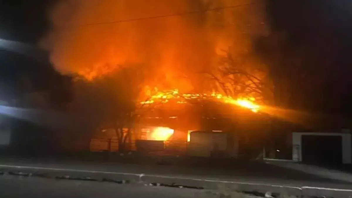 Взрыв в кафе в Казахстане убил двух человек и ранил 11.