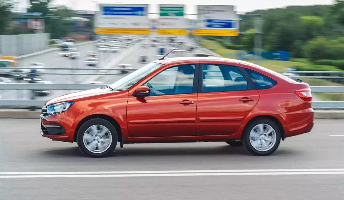 АвтоВАЗ проверит более 33 тысяч Lada Granta: владельцев зовут к дилерам