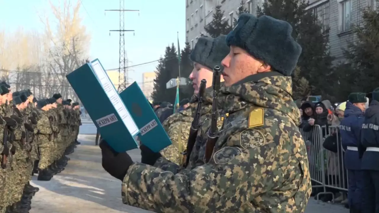 Солдатам-срочникам выдают гранты в области Абай
