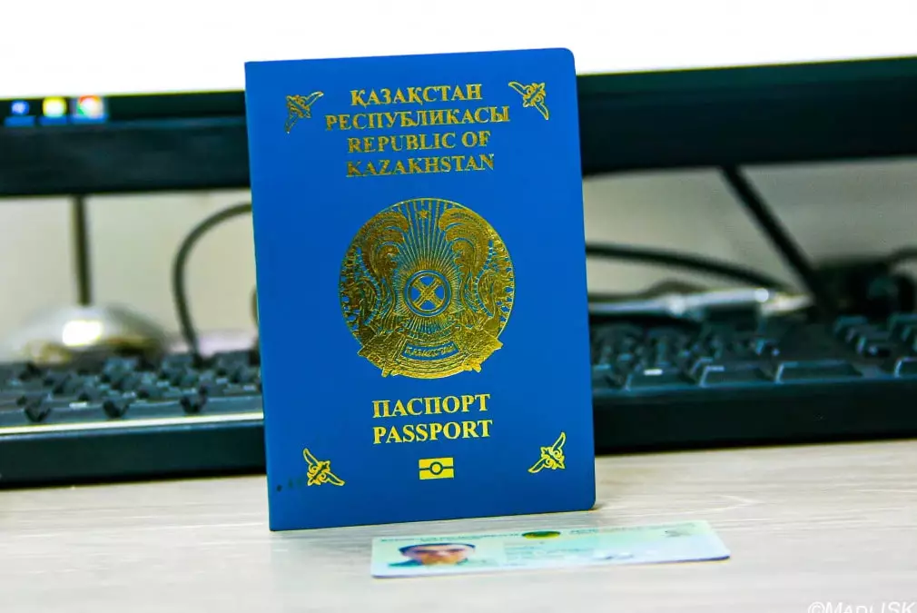 Цвет паспорта Казахстана не изменится