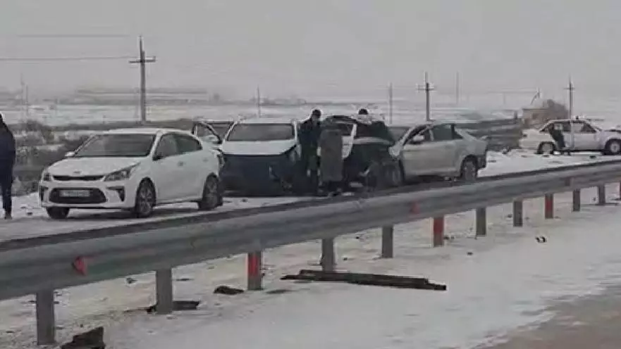 Жеті көлік соқтығысты: Ақмолада өліммен аяқталған апат 