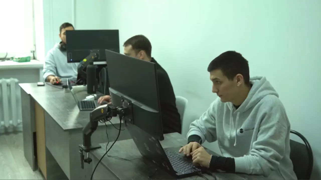 Абай облысында әскерде үздік болған сарбаздарға оқу гранты берілді