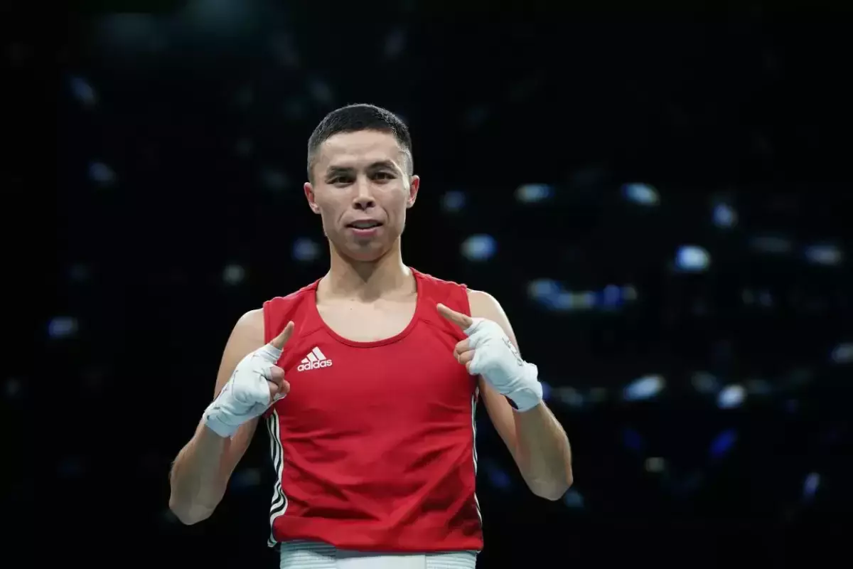 «Анашым, бұл жеңіс сіз үшін»: Сәкен Бибосынов екі дүркін әлем чемпионы атанды