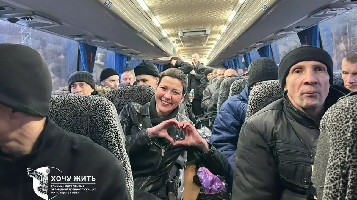 В Беларуси освободили 123 политзаключённых, включая Колесникову и Бабарико