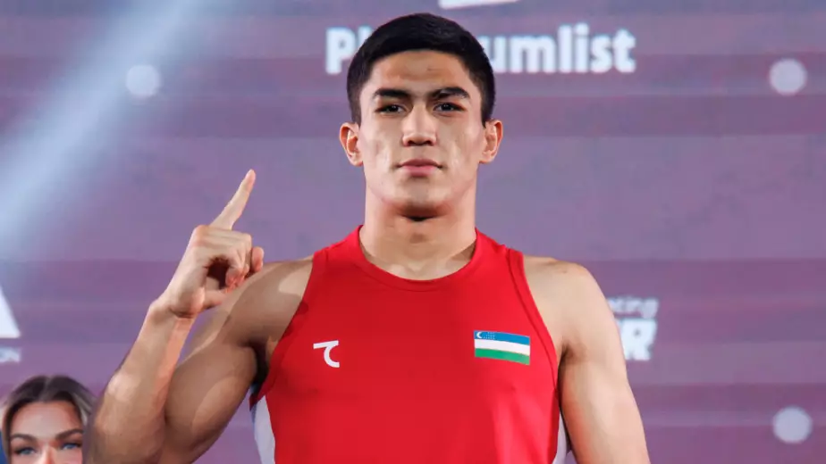 Олимпийский чемпион из Узбекистана победил российского боксера в финале ЧМ-2025