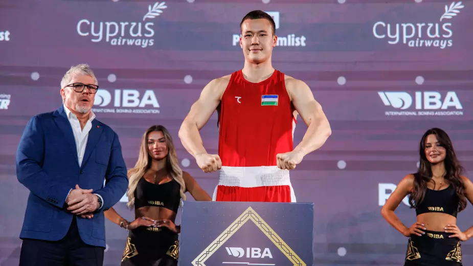 Казах из Узбекистана проиграл досрочно в финале ЧМ-2025 по боксу 