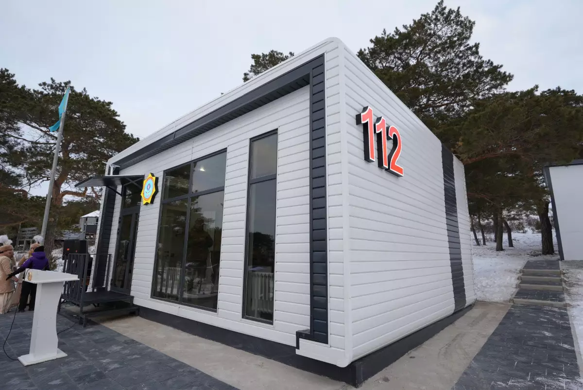 Глава МЧС открыл модульную спасательную станцию на берегу озера Имантау