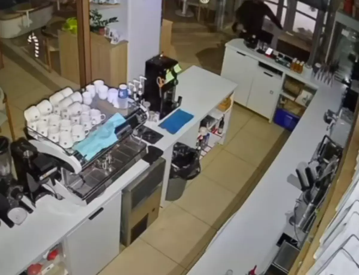 Астанчанина арестовали на 10 суток за взлом кофейни