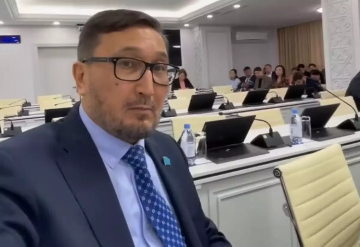 "Ақпаратты көмекшім дайындаған": Астанада қылмыс жоғары деген депутат мәлімдемесі үшін кешірім сұрады