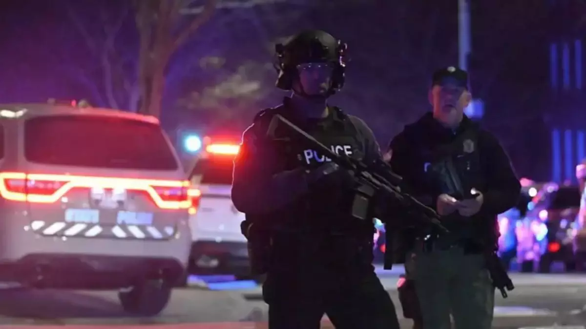 "Екі адам қаза тауып, сегізі жарақат алды": АҚШ-та университетте студенттер емтихан тапсырып жатқан кезде белгісіз біреулер атыс шығарды