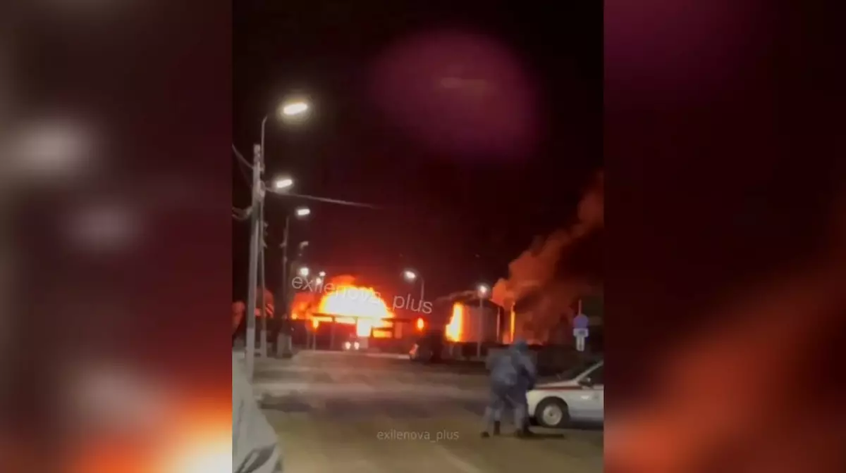 Беспилотники атаковали НПЗ в нескольких регионах России